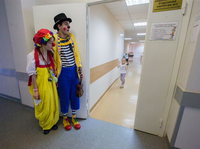 КЛОУН, КОТОРЫЙ ЖИВЕТ В БОЛЬНИЦЕ